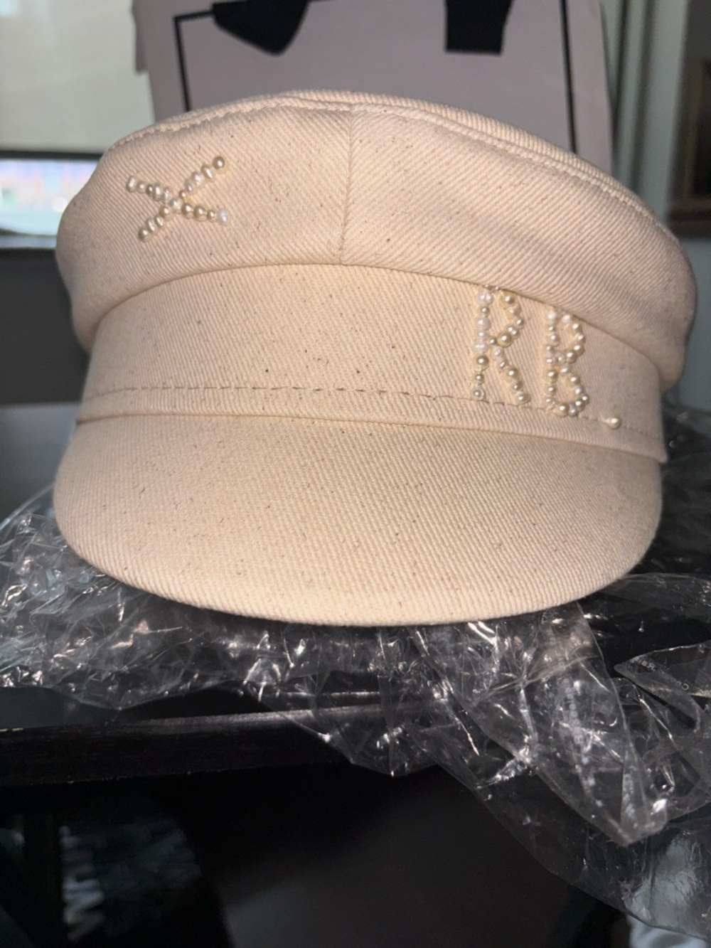 Pearl-Embellished Cream Baker Boy Cap - Women Accessories